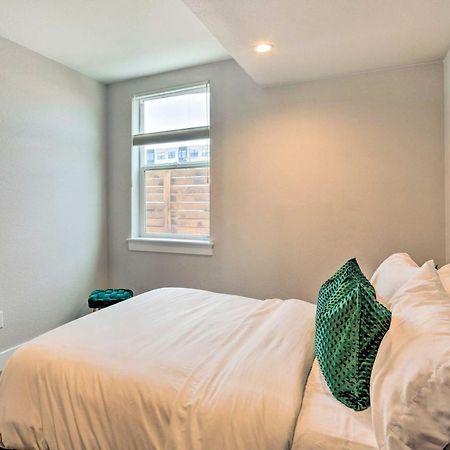 Upscale Denver Townhome With City Skyline Views 외부 사진