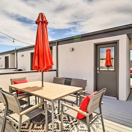 Upscale Denver Townhome With City Skyline Views 외부 사진