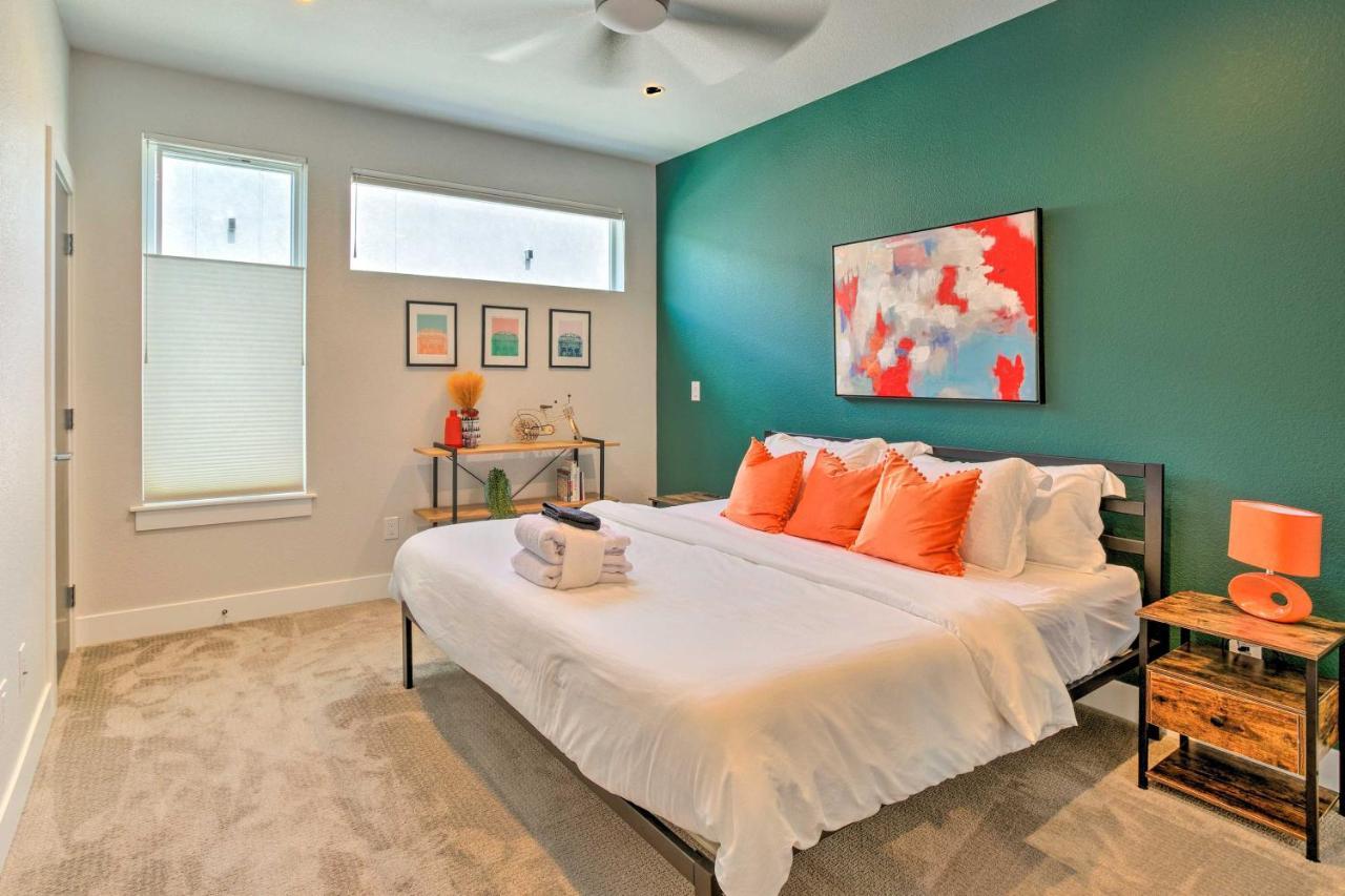 Upscale Denver Townhome With City Skyline Views 외부 사진