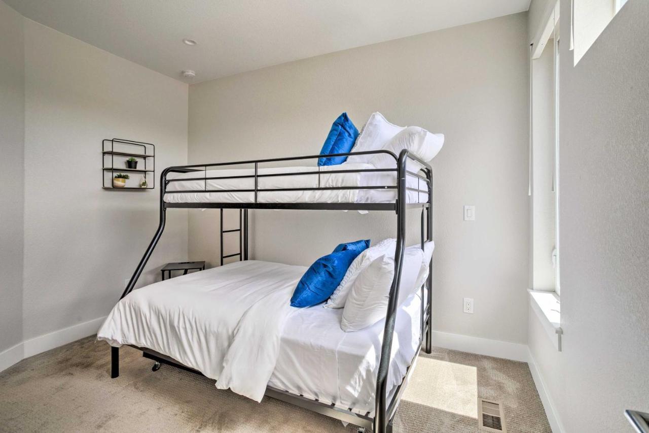 Upscale Denver Townhome With City Skyline Views 외부 사진