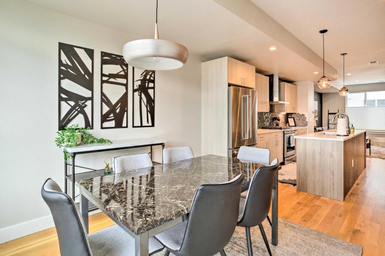 Upscale Denver Townhome With City Skyline Views 외부 사진
