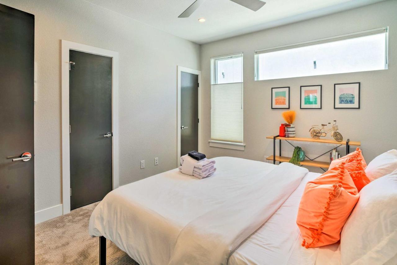 Upscale Denver Townhome With City Skyline Views 외부 사진
