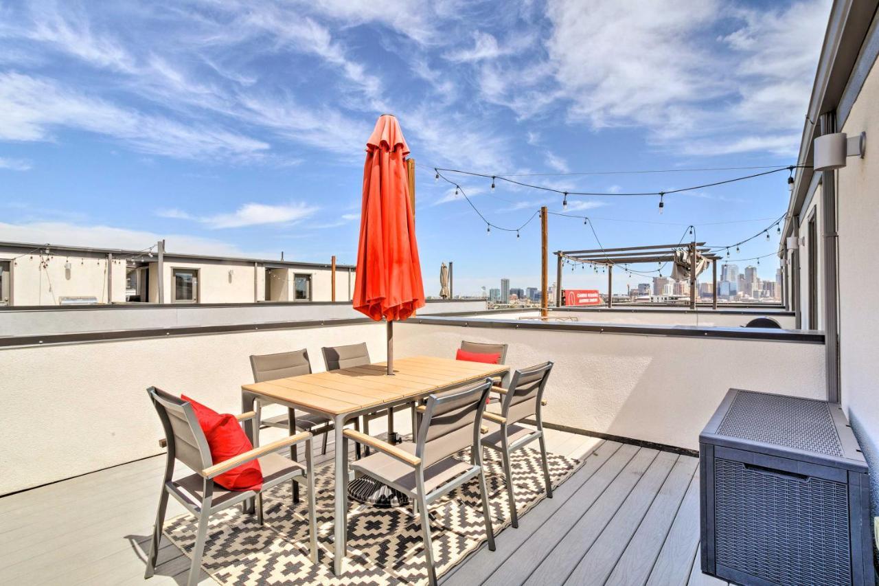 Upscale Denver Townhome With City Skyline Views 외부 사진