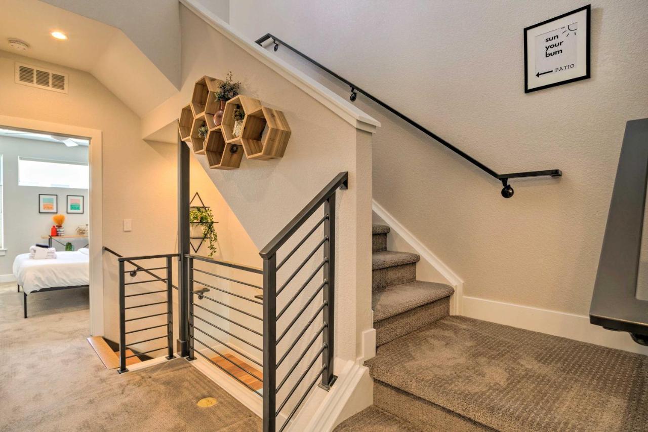 Upscale Denver Townhome With City Skyline Views 외부 사진