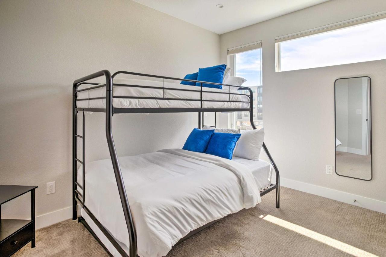 Upscale Denver Townhome With City Skyline Views 외부 사진