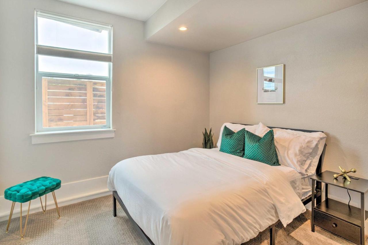 Upscale Denver Townhome With City Skyline Views 외부 사진
