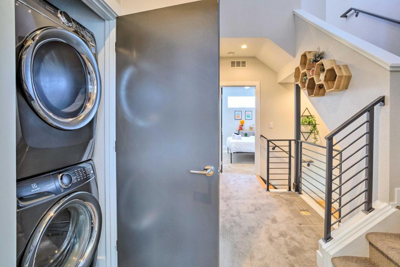Upscale Denver Townhome With City Skyline Views 외부 사진